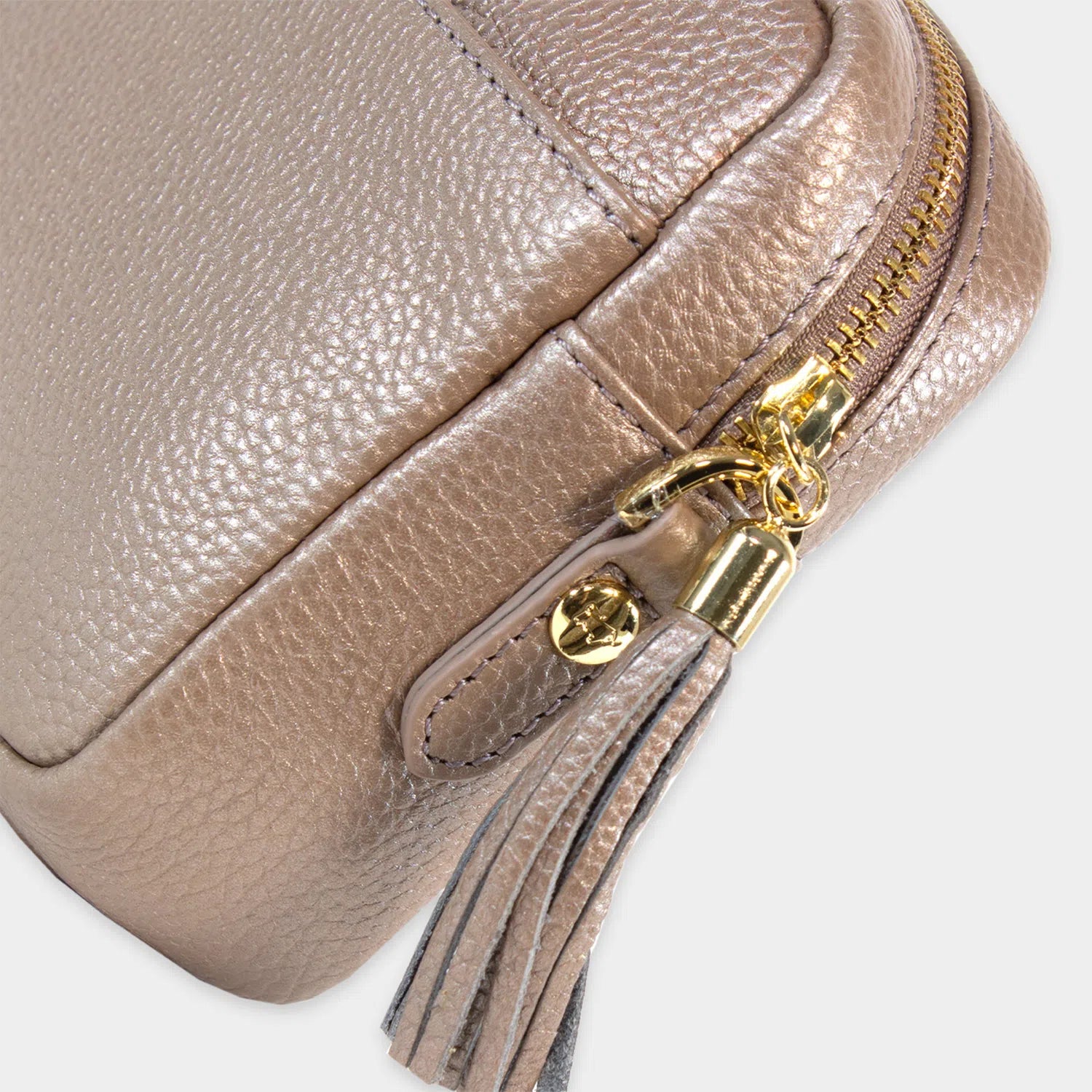 Keyfeature-2 ALESSIA Camera Bag with Chain mud