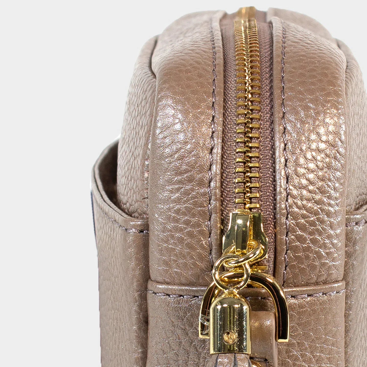 Keyfeature-3 ALESSIA Camera Bag with Chain mud