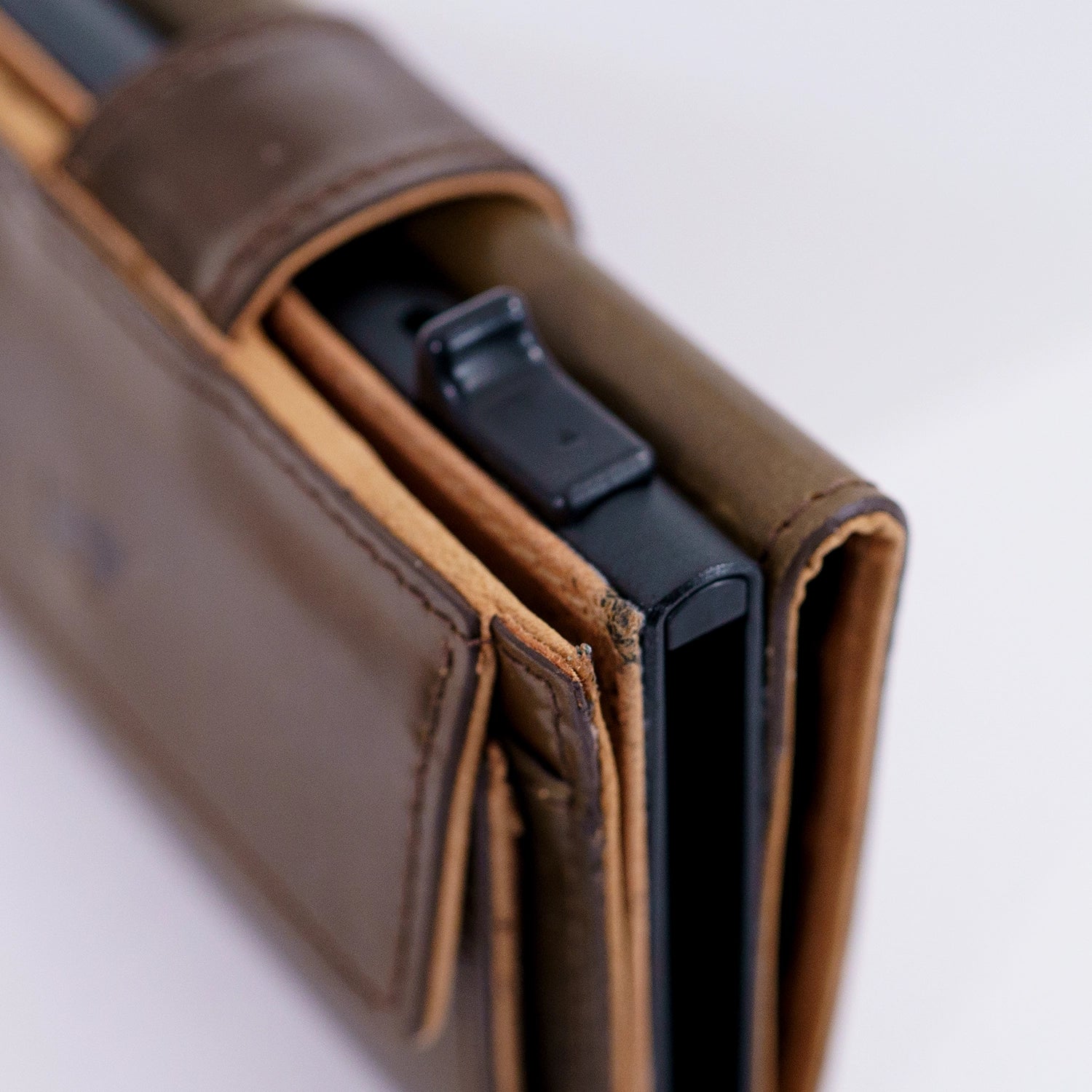 Keyfeature CORDOVAN Slim Wallet Special V2 mustang