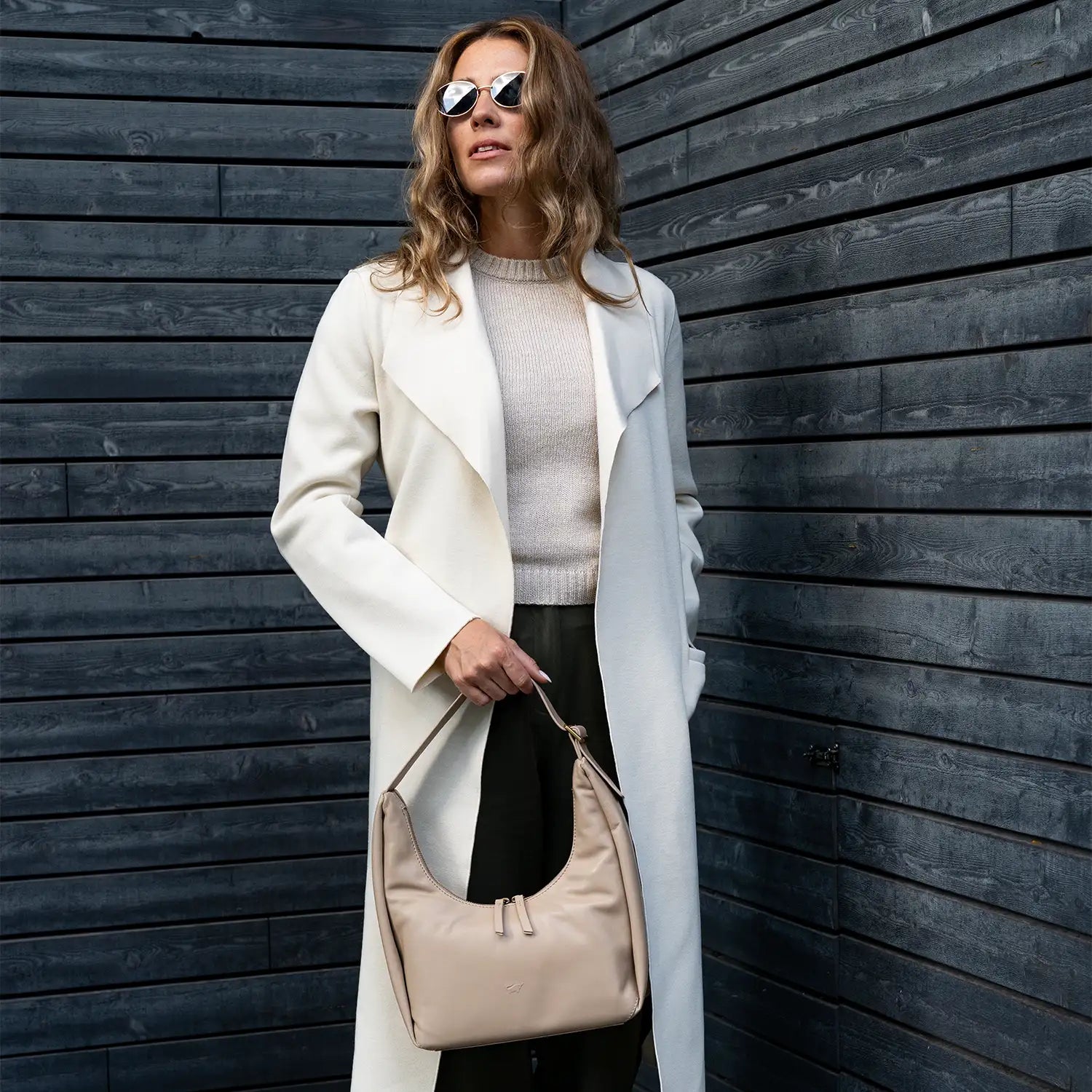 Trageansicht LOTTA Hobo Bag S sand