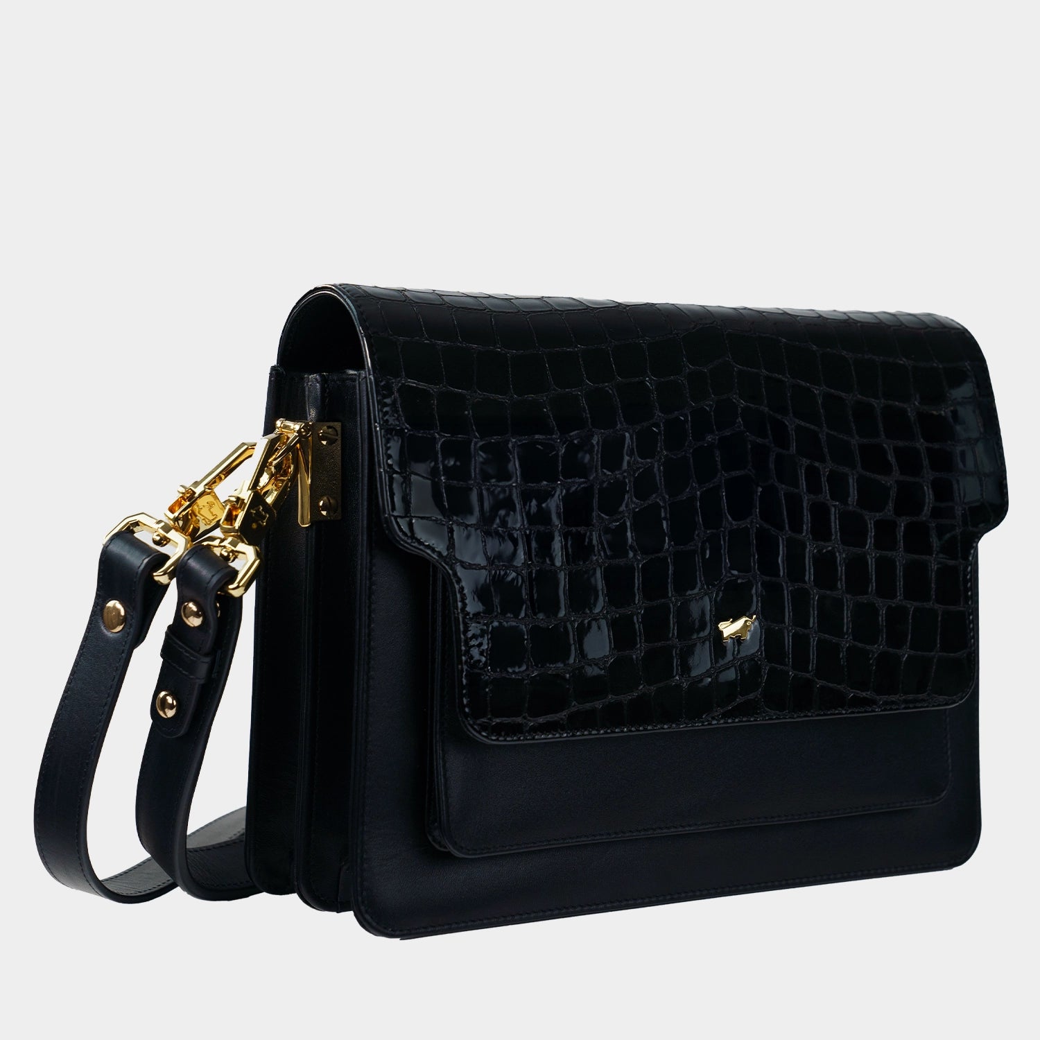 Schrägansicht VERONA Umhängetasche M schwarz