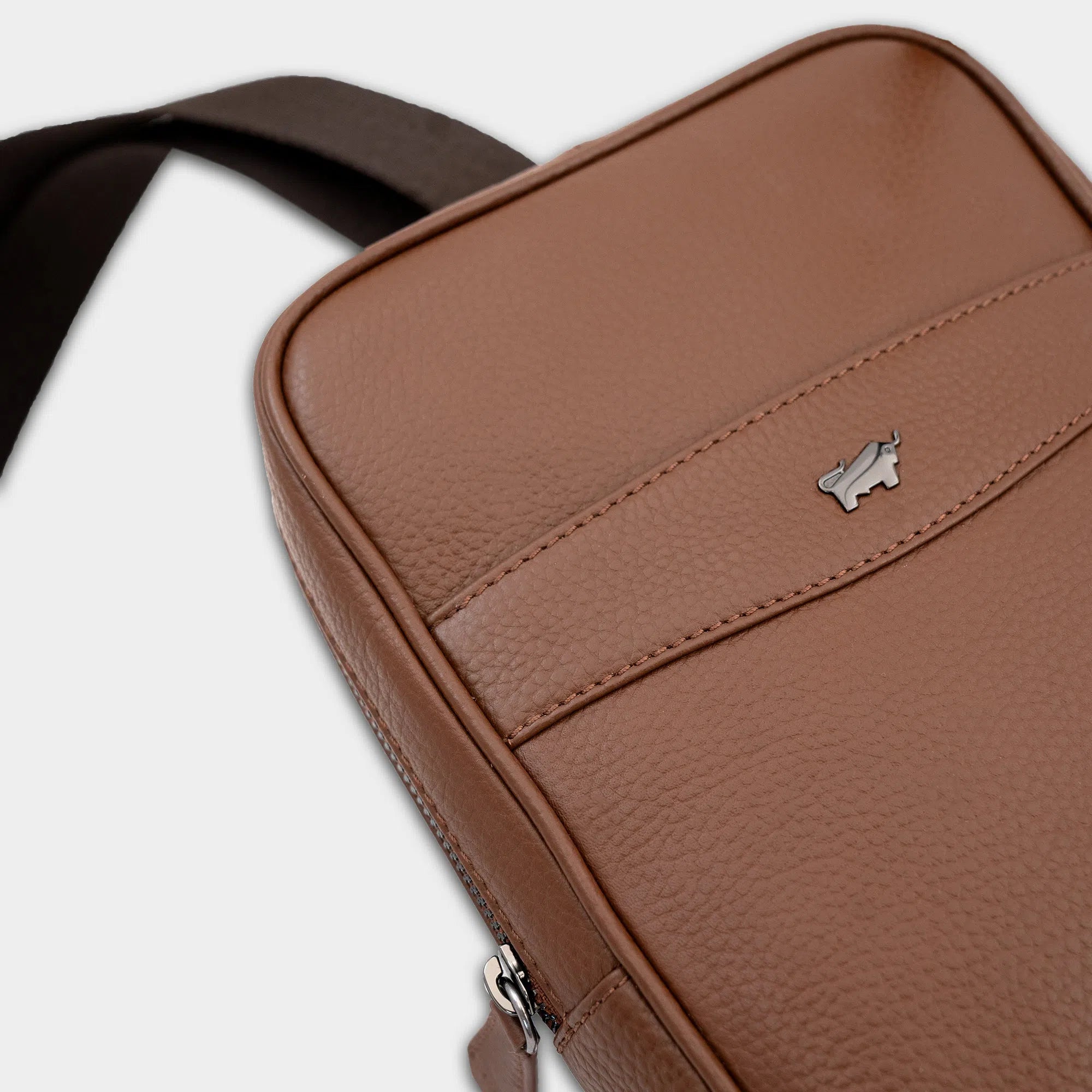 Keyfeature-2 THEO Cross Body nut