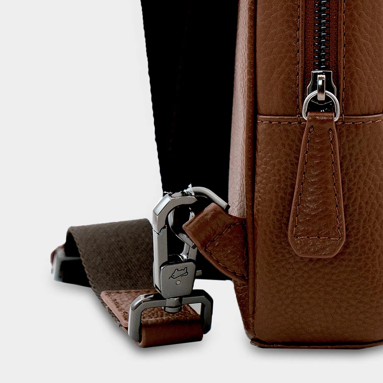 Keyfeature-3 THEO Cross Body nut