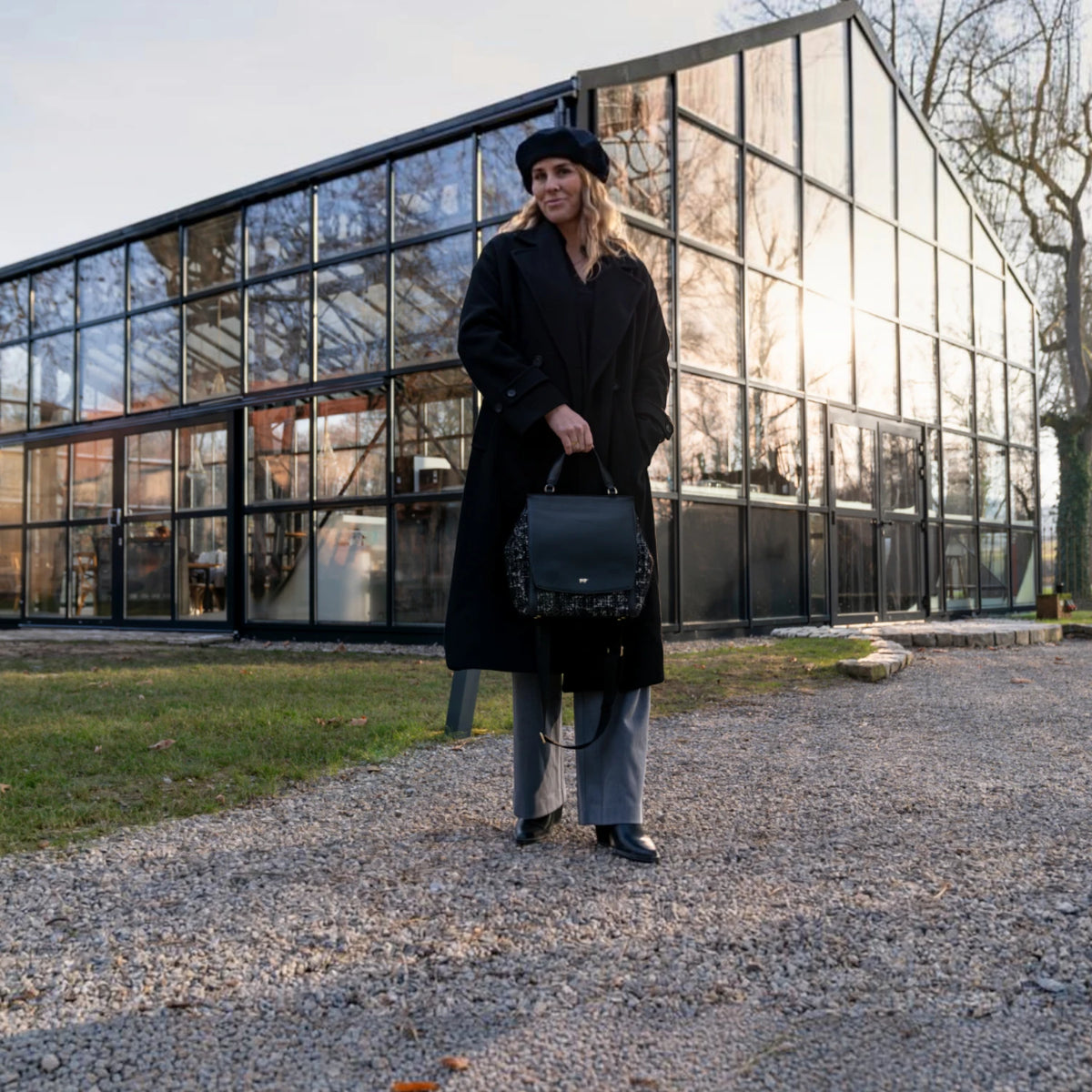 PAULINE Tote Bag mit Überschlag schwarz