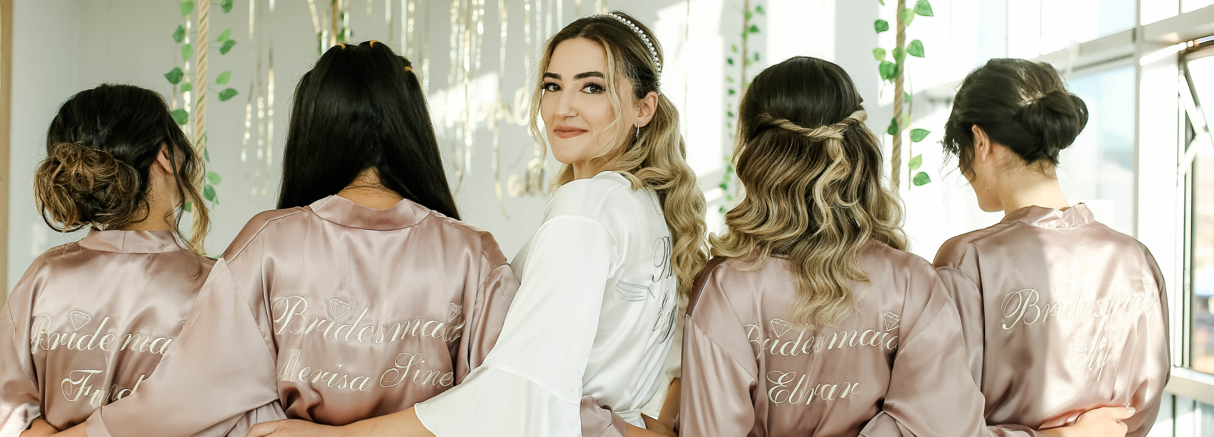 Braut mit ihren Brautjunfern