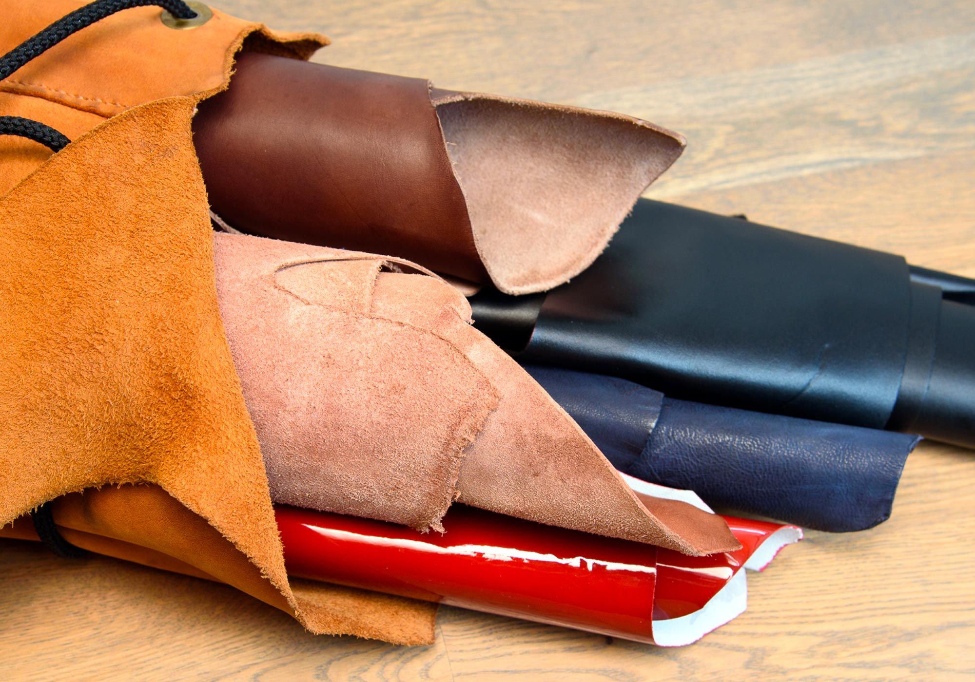 verschiedene Lederarten gestapelt