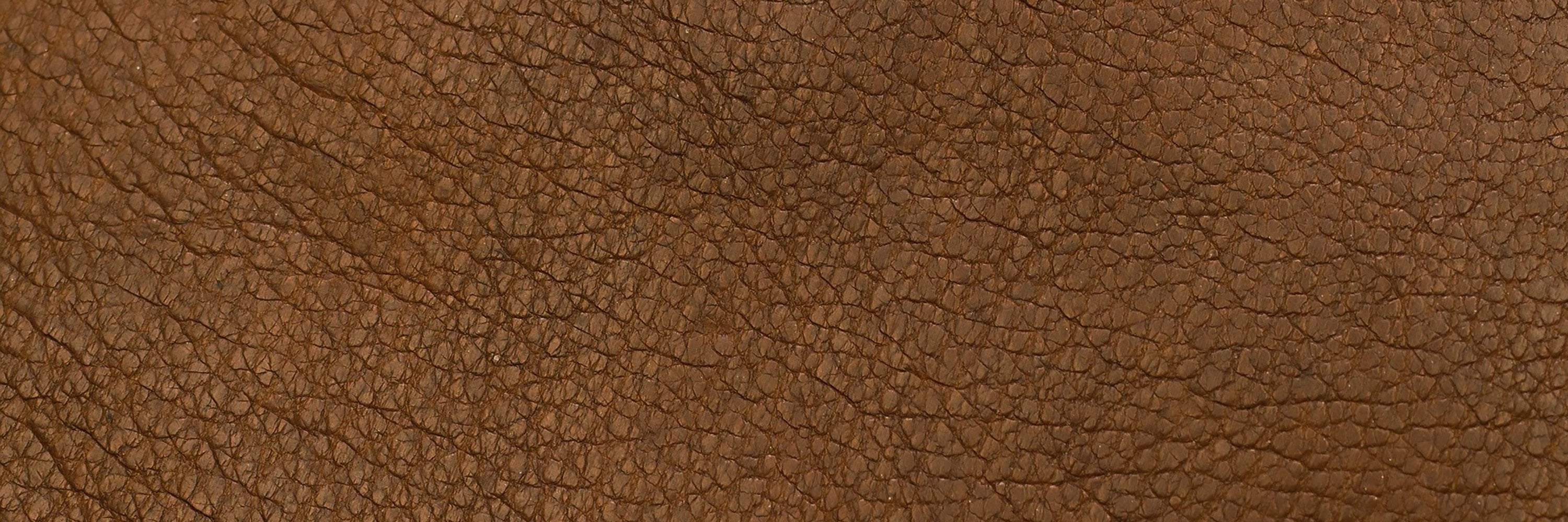 Genarbtes braunes Leder in einer Nahaufnahme