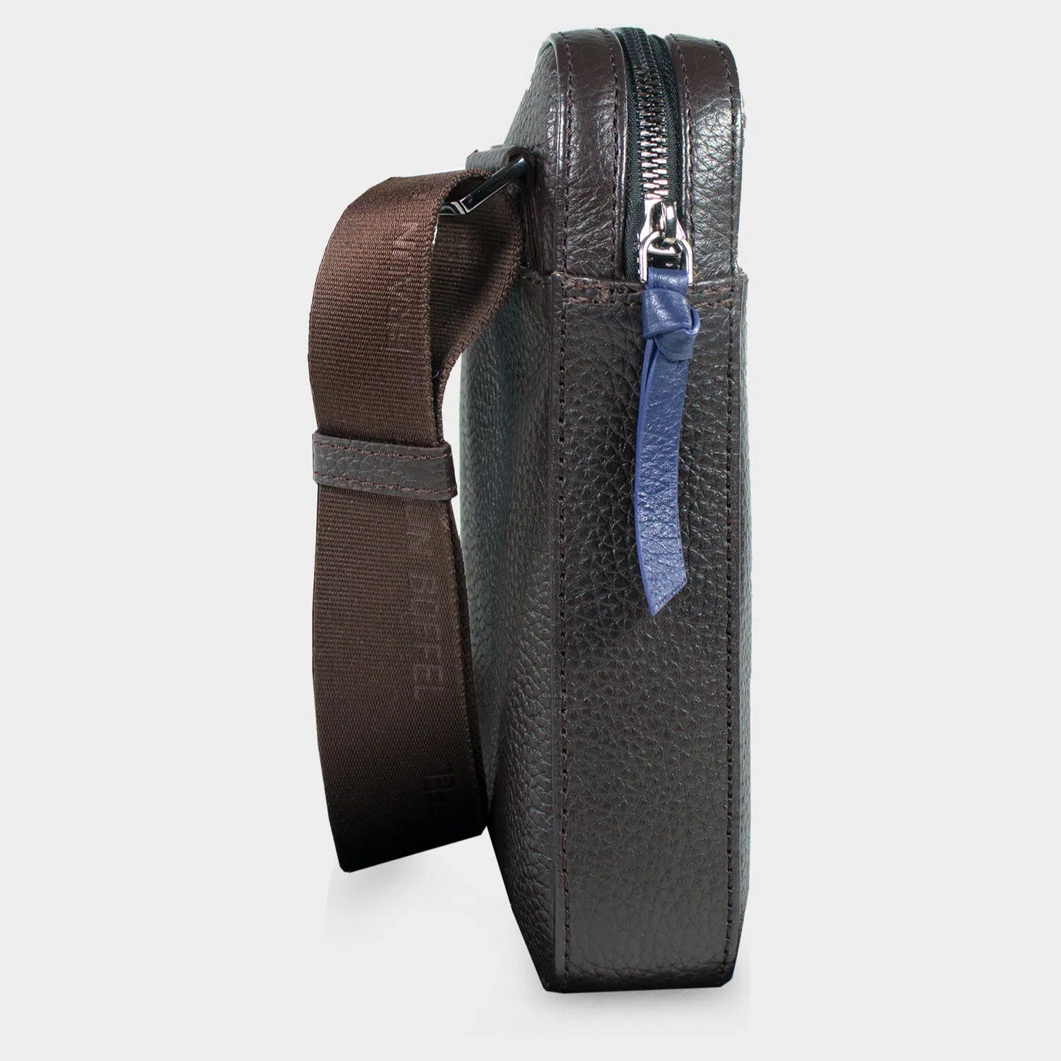 Seitenansicht NOVARA Umhängetasche braun