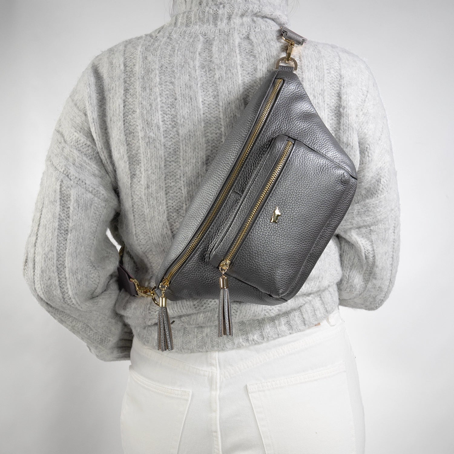 Keyfeature 1 ALESSIA Cross Body Bag dark grey hover