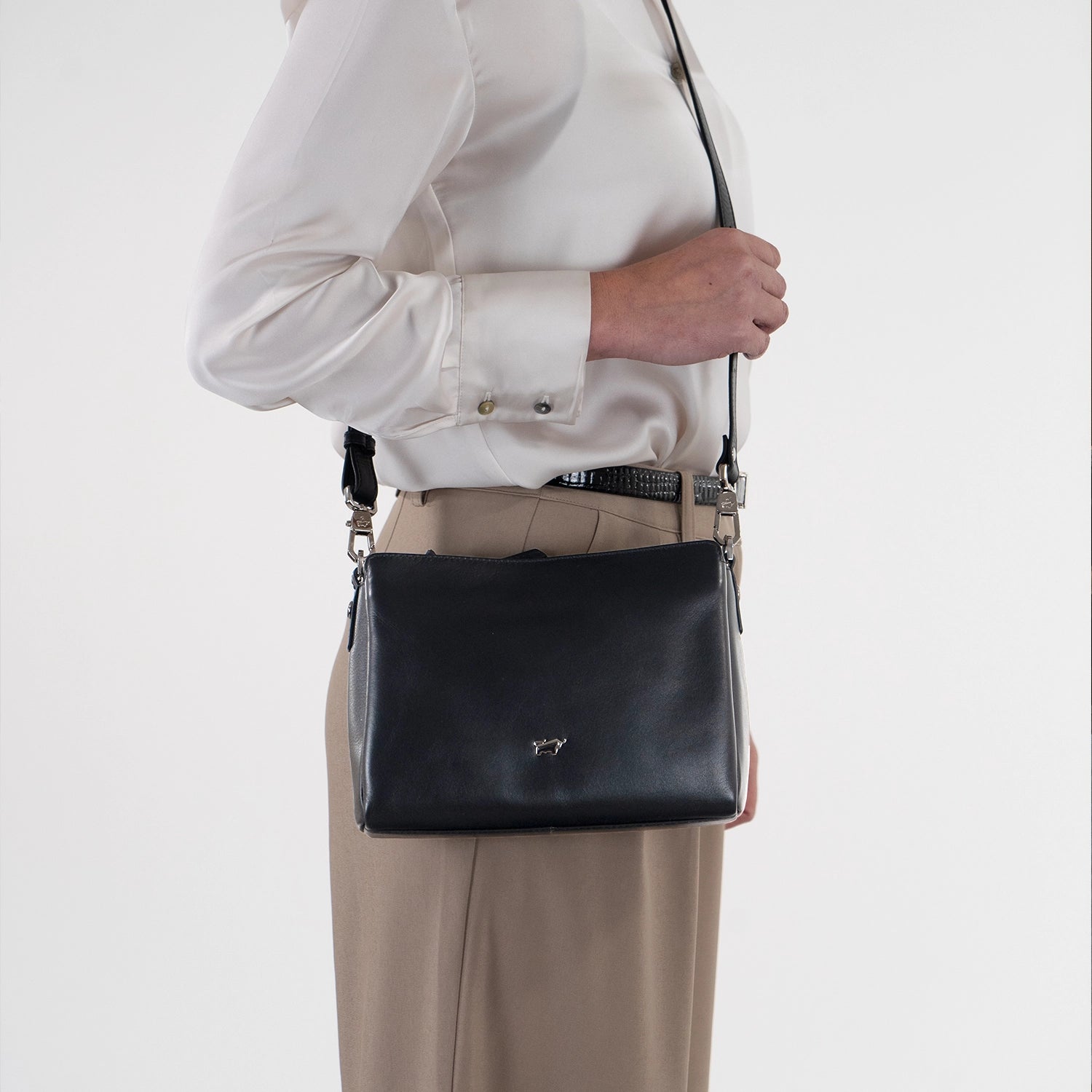 HANNA CLASSIC Umhängetasche RV schwarz