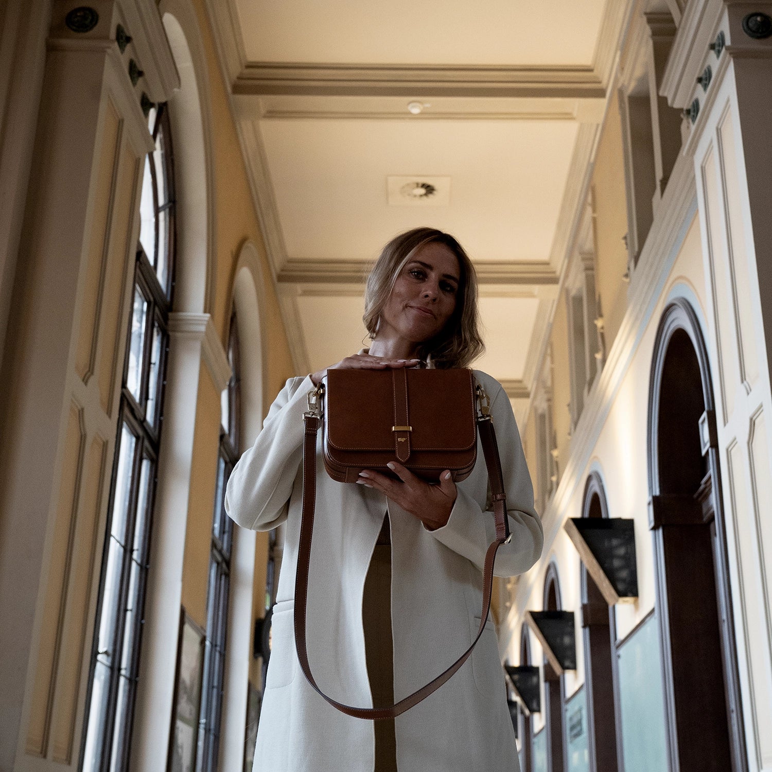 Keyfeature ALICE Umhängetasche cognac