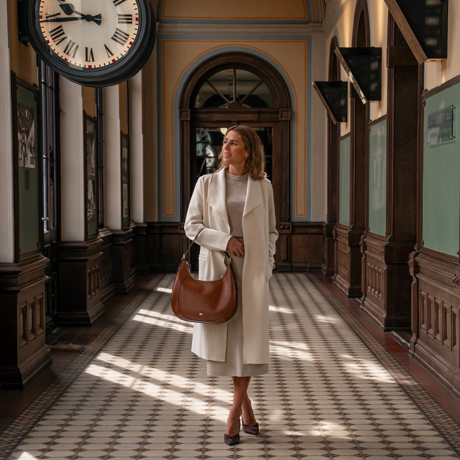 Keyfeature ALICE Hobo Bag M cognac