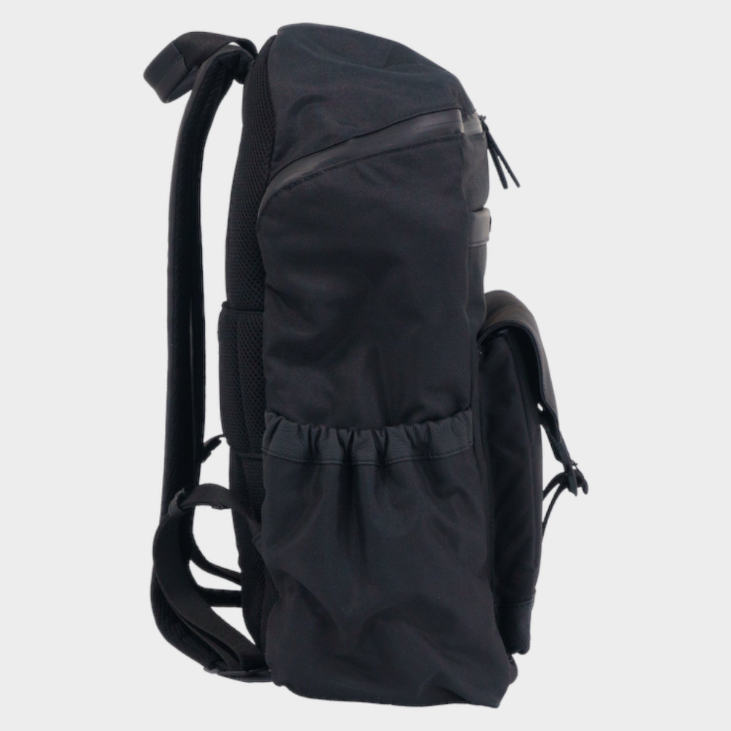 Seitenansicht FINN Rucksack L schwarz
