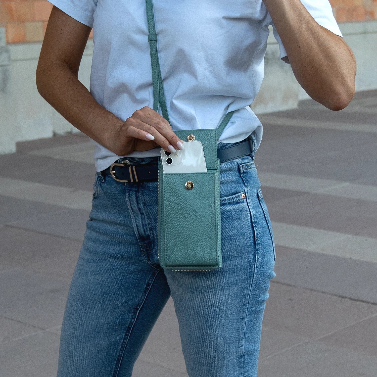 Keyfeature ASTI RV-Geldbörse mit Handyfach 18CS green mistle