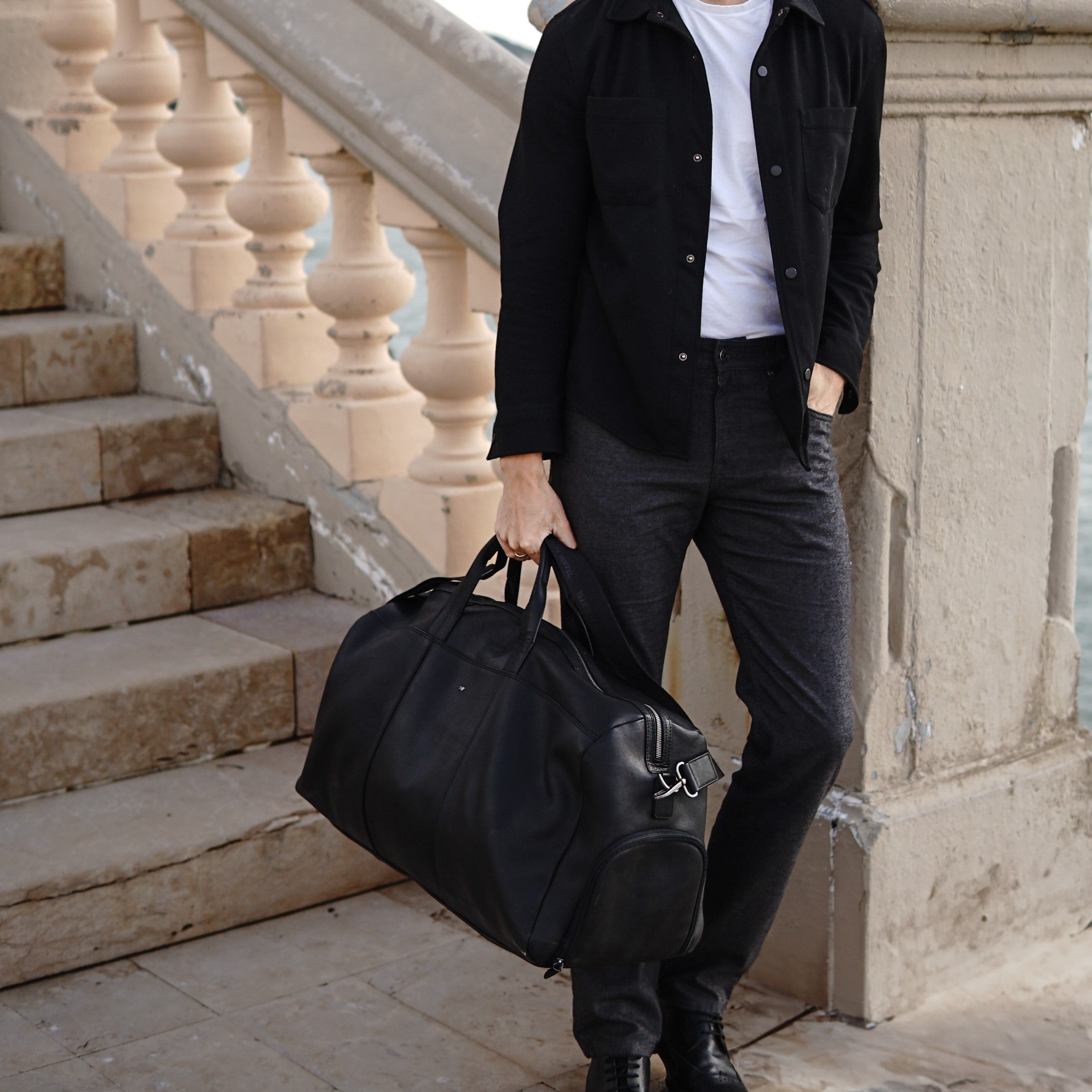 Elegant weekender made of high-quality leather for short breaks 👜