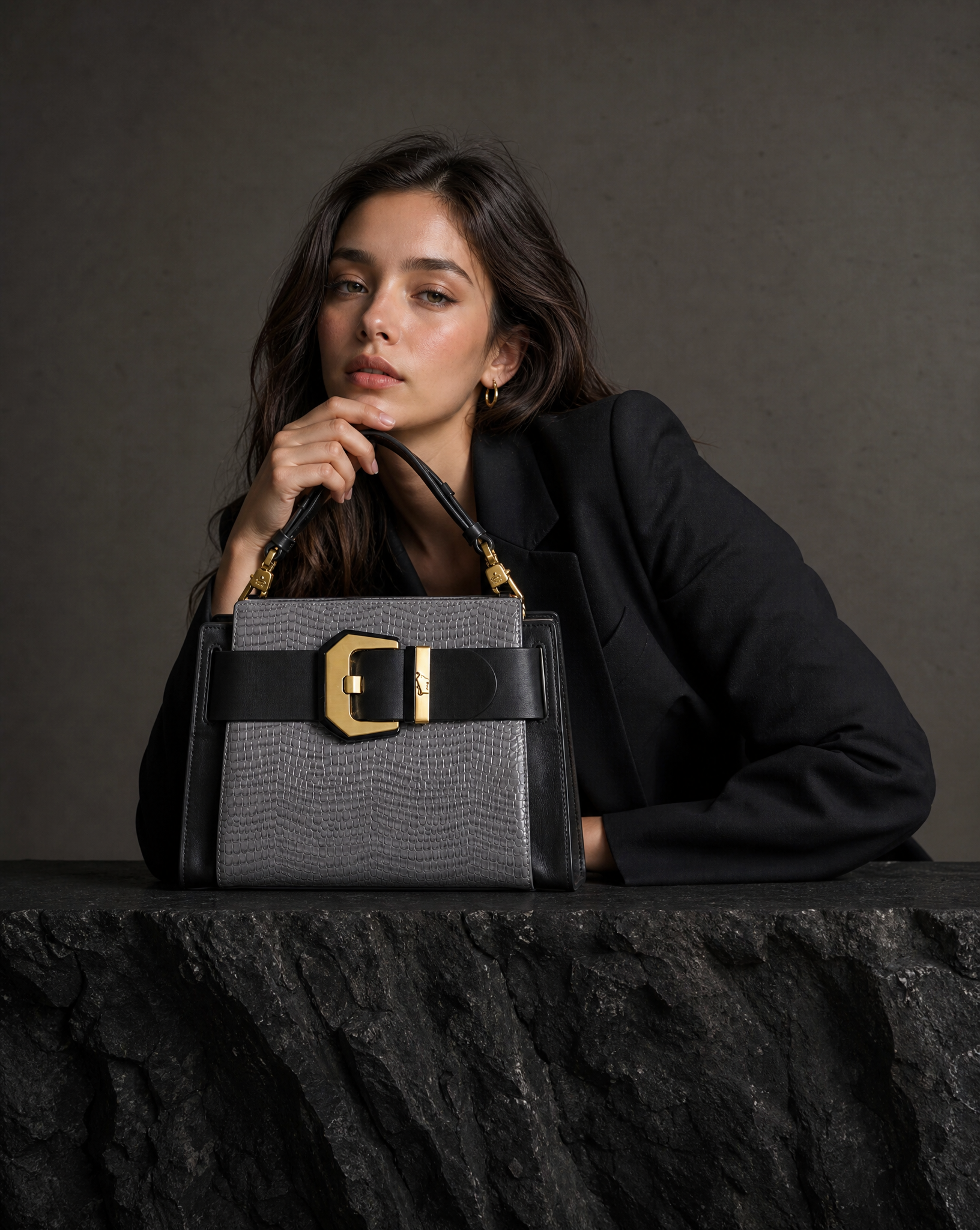 FARRAH Top Handle Bag M Smoke